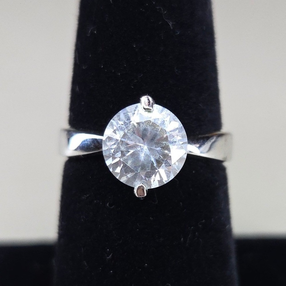 Silver Tone Solitaire Ring Round Clear Crystal Stone‎ Size 7.5